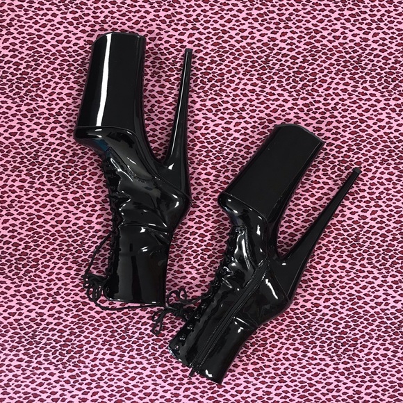 Pleaser Shoes - Black 10 inch pleasers boots
